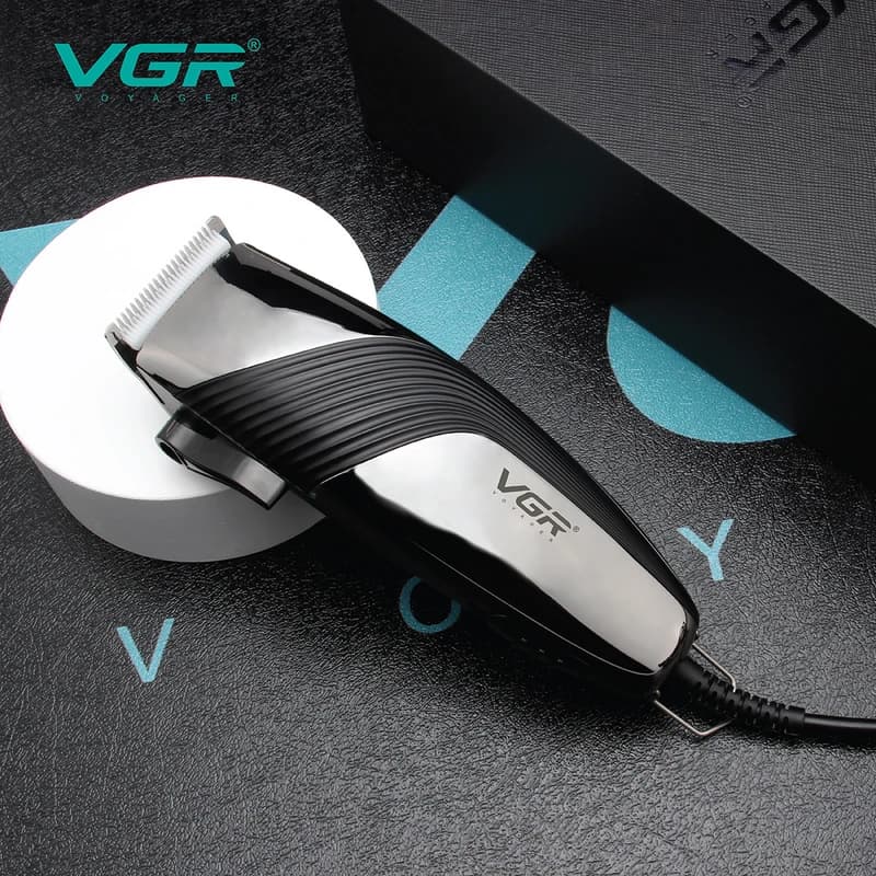 Машинка (триммер) для стрижки волосся та бороди VGR V-121, Professional, 8 насадок, Ножиці + Гребінець, від мережі — фото 2