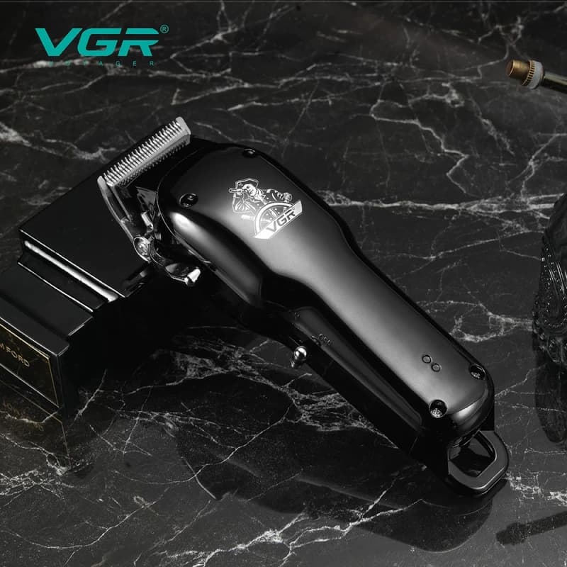 Акумуляторна машинка для стрижки (clipper) VGR V-679 BLACK, 4 насадки — фото 5